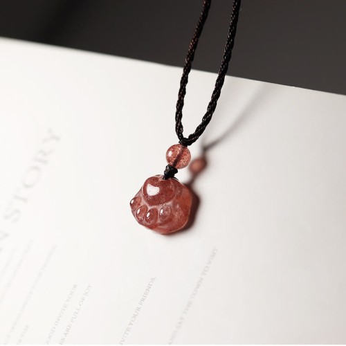 Strawberry Quartz Cat Paw Healing Necklace Strawberry Quartz Cat Paw Healing Necklace