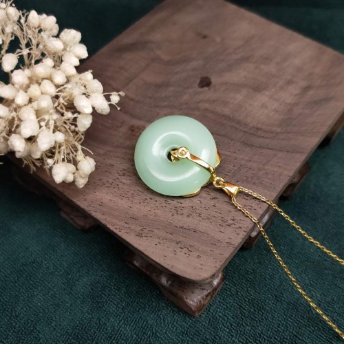 Round Jade Leaf Blessing Necklace Pendant