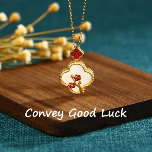 24K Gold Plated White Jade Four Leaf Clover Necklace 24K Gold Plated White Jade Four Leaf Clover Necklace