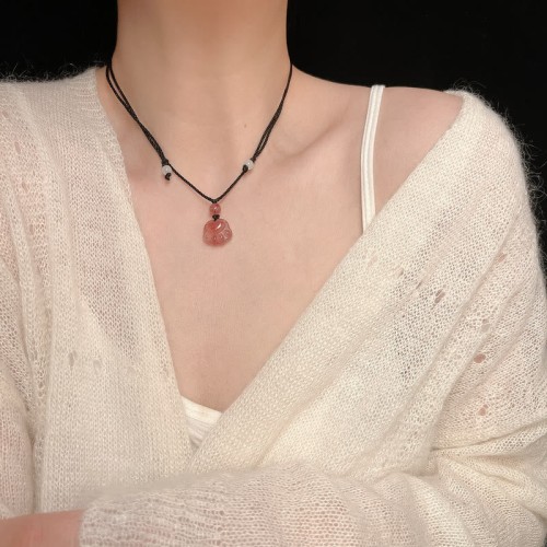 Strawberry Quartz Cat Paw Healing Necklace Strawberry Quartz Cat Paw Healing Necklace