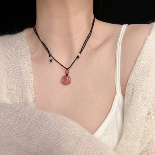 Strawberry Quartz Cat Paw Healing Necklace Strawberry Quartz Cat Paw Healing Necklace