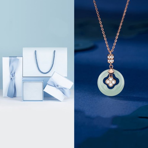 Hetian Jade Four Leaf Clover Zircon Pendant Gift Box Hetian Jade Four Leaf Clover Zircon Pendant Gift Box