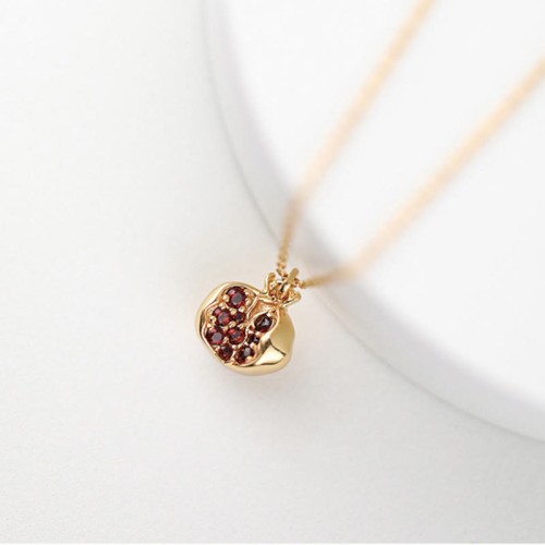 925 Silver Gold-Plated Garnet Crystal Necklace 925 Silver Gold-Plated Garnet Crystal Necklace
