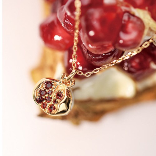 925 Silver Gold-Plated Garnet Crystal Necklace 925 Silver Gold-Plated Garnet Crystal Necklace
