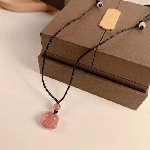 Strawberry Quartz Cat Paw Healing Necklace Strawberry Quartz Cat Paw Healing Necklace