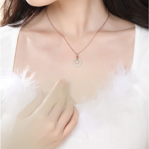 Hetian Jade Four Leaf Clover Zircon Pendant Gift Box Hetian Jade Four Leaf Clover Zircon Pendant Gift Box