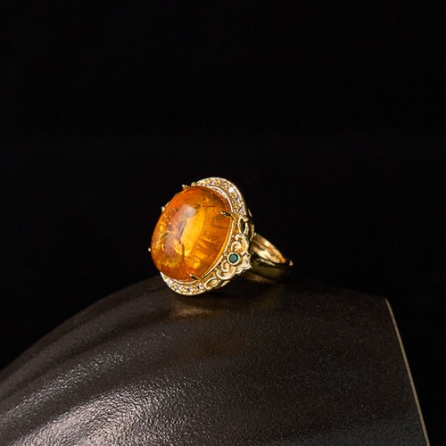 Amber Flower Pigeon Focus Ring