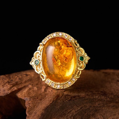 Amber Flower Pigeon Focus Ring