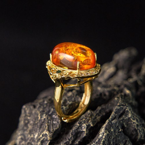 Amber Flower Pigeon Focus Ring