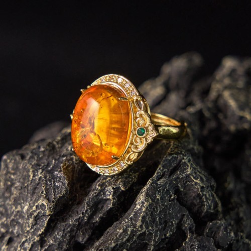 Amber Flower Pigeon Focus Ring