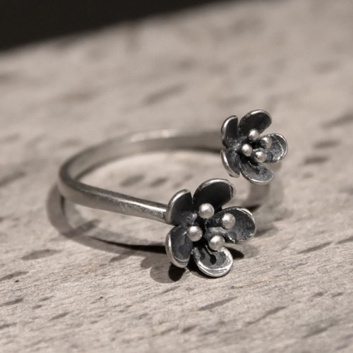 925 Sterling Silver Flowers Ring 925 Sterling Silver Flowers Ring