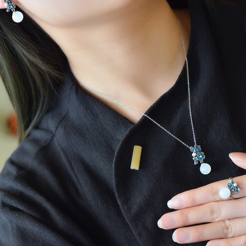 White Jade Pearl Flower Blessing Set White Jade Pearl Flower Blessing Set