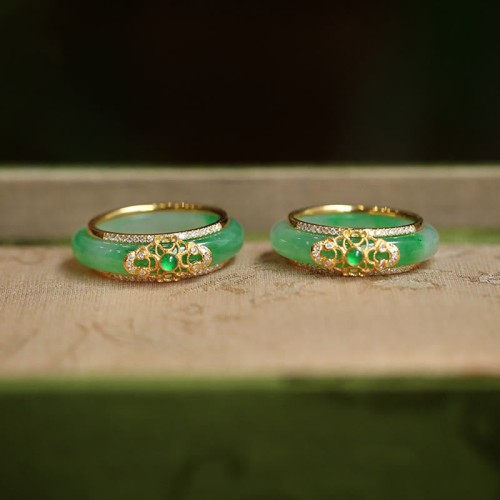 18K Gold Plated Green Chalcedony Strength Ring 18K Gold Plated Green Chalcedony Strength Ring